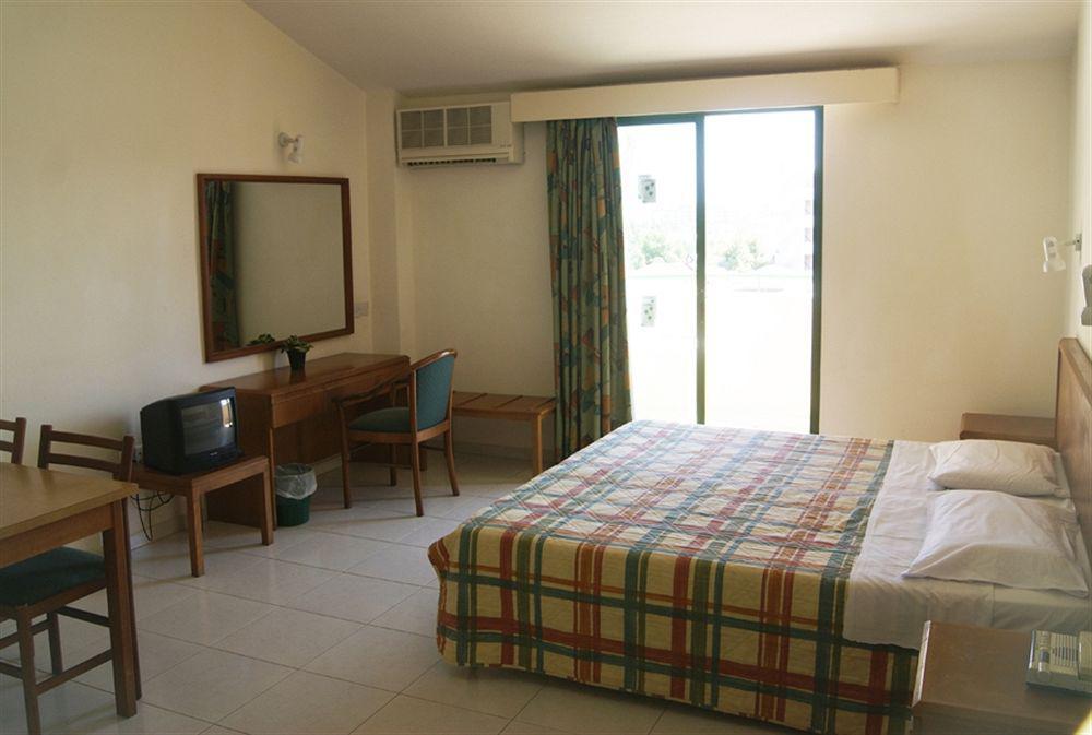 פרוטאראס Mandalena Hotel Apartments מראה חיצוני תמונה